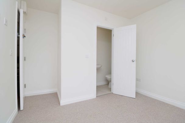 Price £845 pcm - Available Now - Part Furnished - Photo 1
