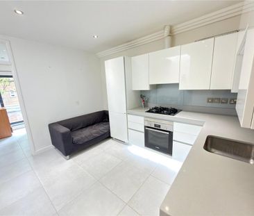 4 bedroom terraced house to rent - Photo 5