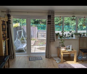 3 bedroom semi-detached house to rent - Photo 2