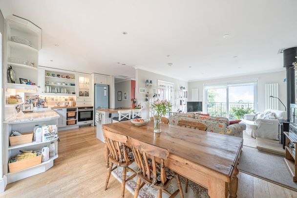 4 bedroom detached house to rent - Photo 1