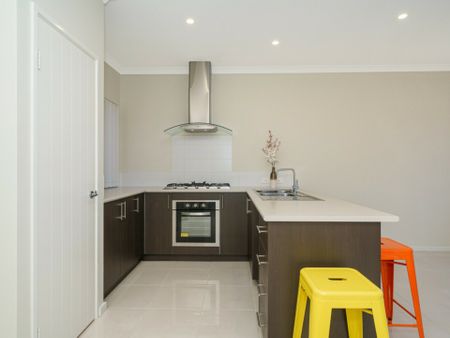 Park front property with perfect price - Photo 5