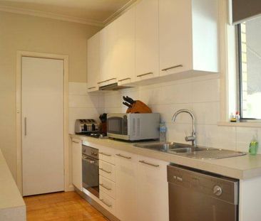 Great Location Walking Distance To CBD. - Photo 3