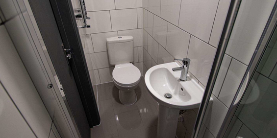 OX Living is proud to present this high-quality 6-bedroom co-living property, perfect for working professionals looking for stylish, stress-free living. Room 6 - Photo 3