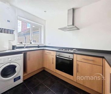 Fleet Road, Fleet, GU51 - Photo 6