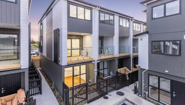 MOUNT ROSKILL, 3 BEDROOMS - Photo 1