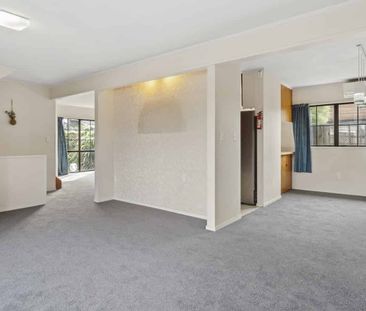 Spacious Three Bedroom Family Home in Prime Khandallah Location. - Photo 3