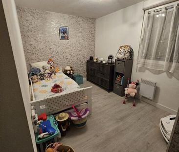 Location Appartement 4 pièces Meublé 81m² AMBARES ET LAGRAVE 33440 - Photo 2