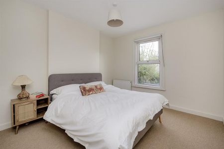 3 bedroom maisonette to rent - Photo 2