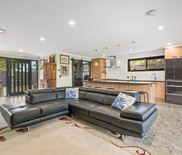 LUXURY FAMILY LIVING WITH POOL, LIFT & INDEPENDENT LIVING / PROFESSIONAL SUITE - Photo 4
