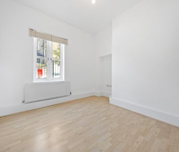 Lansbury Mansions, E9, London - Photo 1