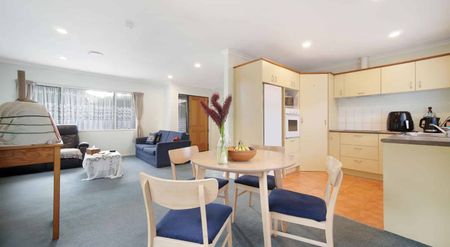 Family Home in Great location - Photo 2