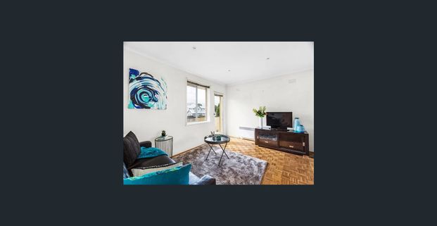 Location, light & lifestyle - Photo 1