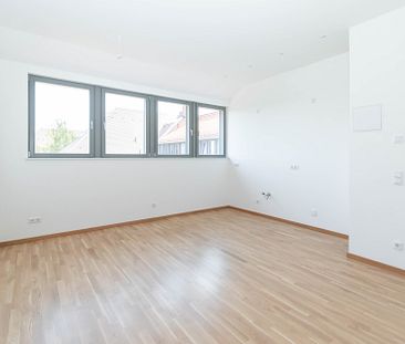 WOHNTRAUM ERFÜLLT // 2-Raum-Wohnung im Dachgeschoss mit Tageslichtbad und Fußbodenheizung - Photo 2