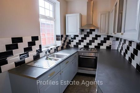 3 bedroom terraced house to rent - Photo 5