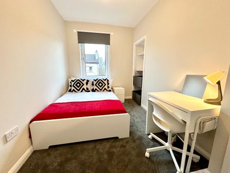 West Pilton Gardens, Pilton, Edinburgh, EH4 4EF - Photo 3