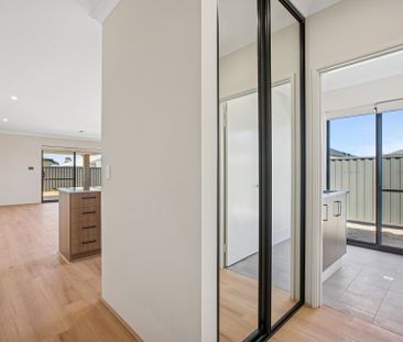 Sophisticated Home with Premium Finishes. - Photo 5