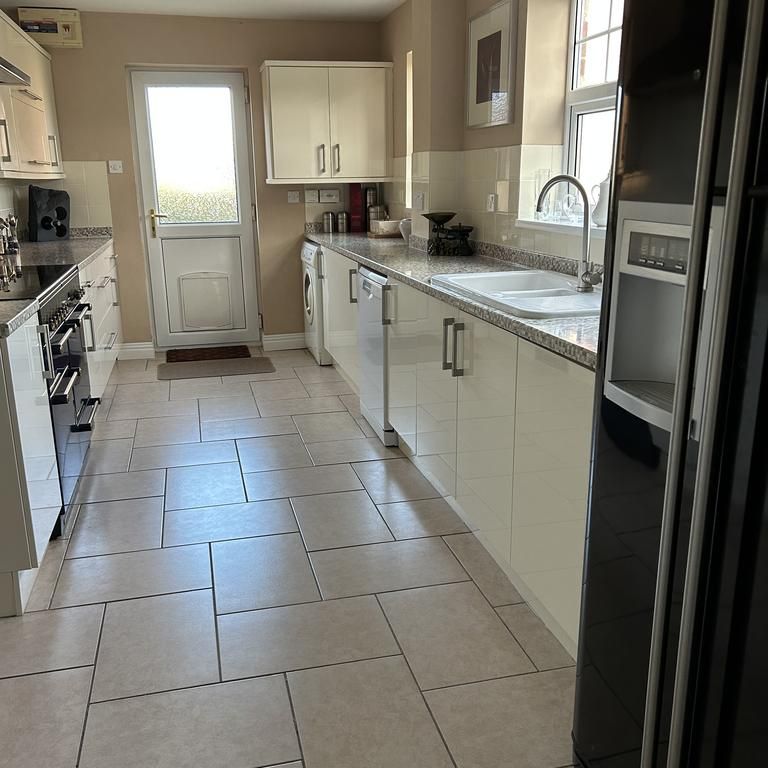 4 bedroom detached house to rent - Photo 1