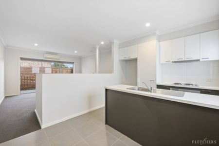 Low Maintenance Townhouse Close to Ballarat Cbd - Photo 3