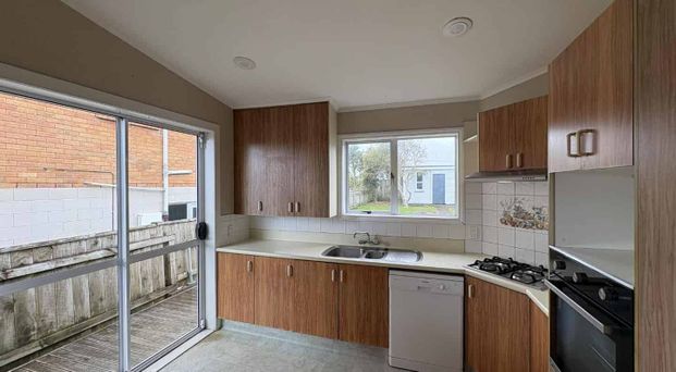 FOUR BEDROOMS IN A PRIME LOCATION - Photo 1