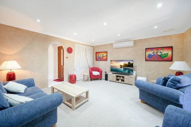 CHARMING FAMILY HOME !! - Photo 1