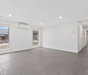 10 Golden Banksia Drive, Officer VIC 3809 - House For Rent | Domain - Photo 3