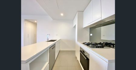 STUNNING, MODERN 8TH LEVEL APARTMENT - Photo 3