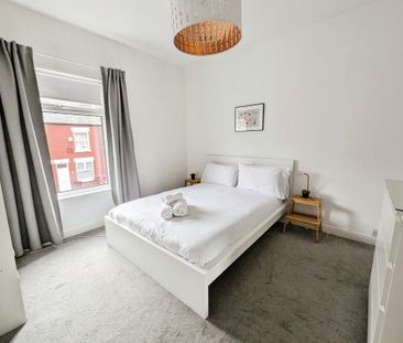 2 bedroom terraced house to rent - Photo 4