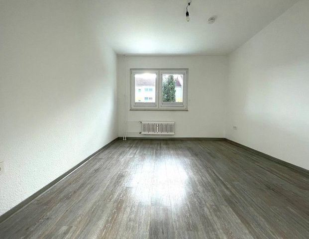 Frisch renovierte 3-Zimmer Wohnung mit brandneuem Badezimmer! - Photo 1