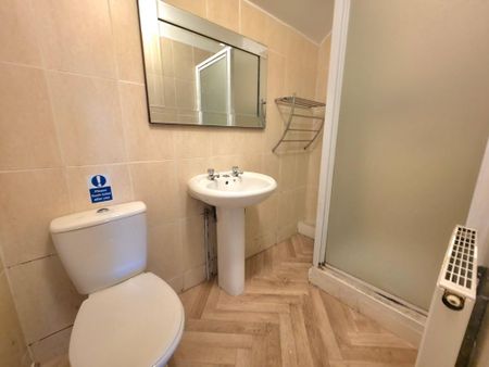 3 bedroom terraced house to rent - Photo 2