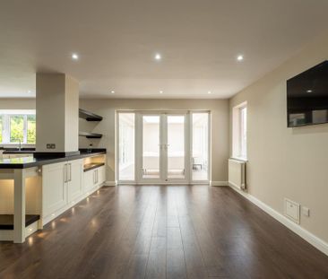 4 bedroom detached house to rent - Photo 3