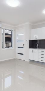 Charming Two-Bedroom Granny Flat in a Prime Location - Photo 4