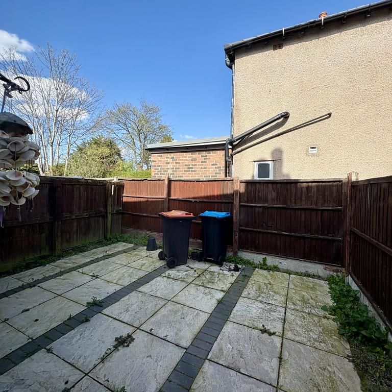 2 bedroom terraced house to rent - Photo 1