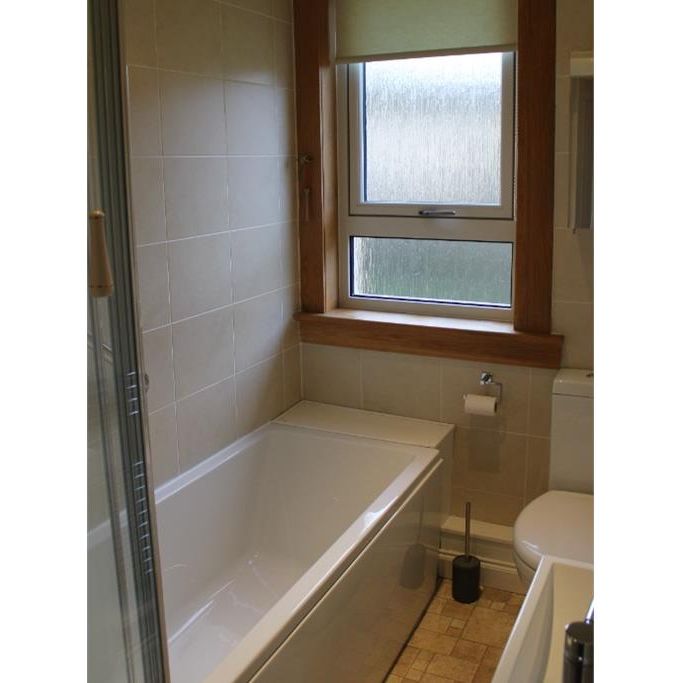 2 bed flat for rent in Priestfield - Photo 1