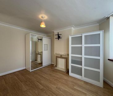 5 bedroom semi-detached house to rent - Photo 3