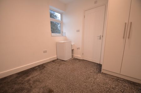 8 bedroom Property to rent - Photo 5