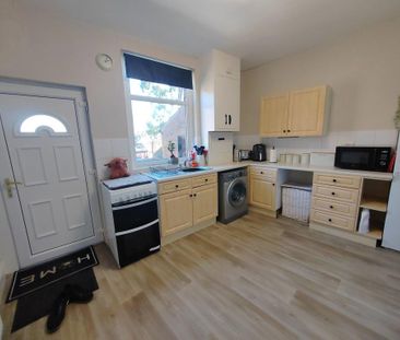 2 bedroom terraced house to rent - Photo 4