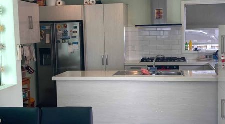 Modern 3 Bedroom Townhouse - Photo 4