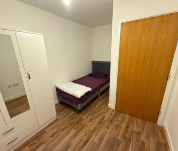 1 bedroom in a house share to rent - Photo 3