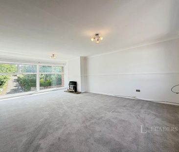 3 bedroom flat to rent - Photo 2