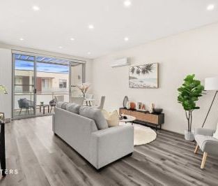 Two Bedroom Unit with Contemporary Styling and Comfort - Photo 2