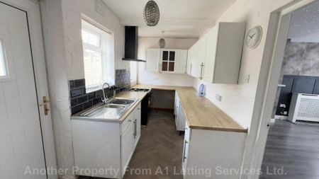 2 bedroom terraced house to rent - Photo 4