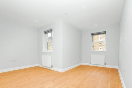 Guide Price £1,850 pcm - Available Now - Furnished - Photo 4