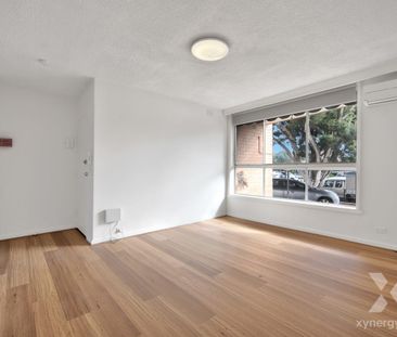 Charming and Secure Two-Bedroom Apartment , Prime Location!!!! - Photo 2