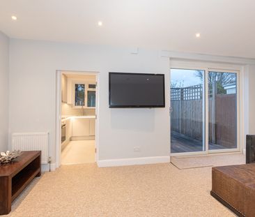 3 Bed Semi-Detached House, Colin Crescent, NW9 - Photo 2