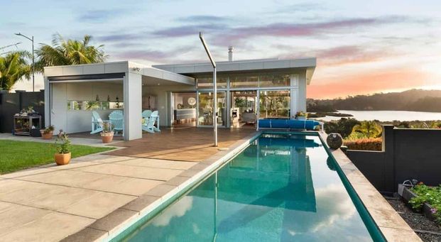 Luxurious Family Retreat with Panoramic Views in Schnapper Rock - Photo 1