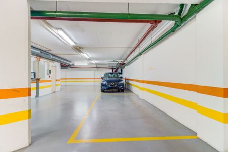 T2 com 3 terraços e um lugar de garagem, nas Avenidas Novas, para arrendamento - Photo 3