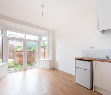 5 bedroom semi-detached house to rent - Photo 4