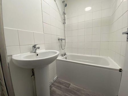 1 bedroom property to rent - Photo 2