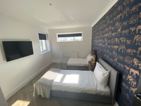Seahaven, Banks Road, Poole, Dorset, BH13 - Photo 4