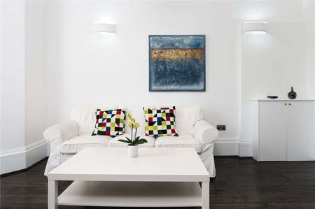 Stunning two bedroom apartment to rent, set within a beautifully converted Georgian building close to Reading Town Centre with parking. - Photo 2